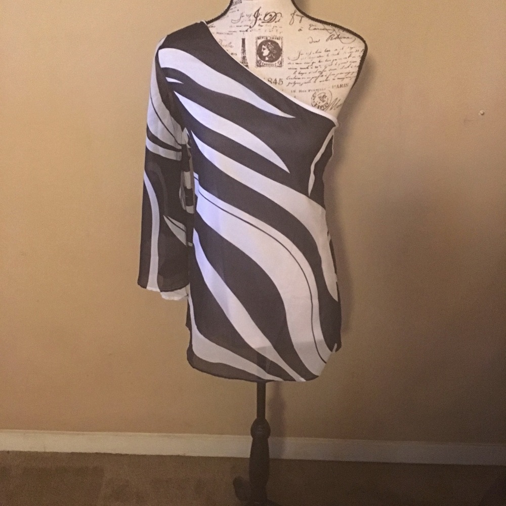 NWOT Venus one shoulder top -medium
